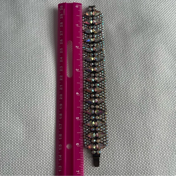 Sorrelli VINTAGE Swarovski Crystal Wide Bracelet - Picture 4 of 8